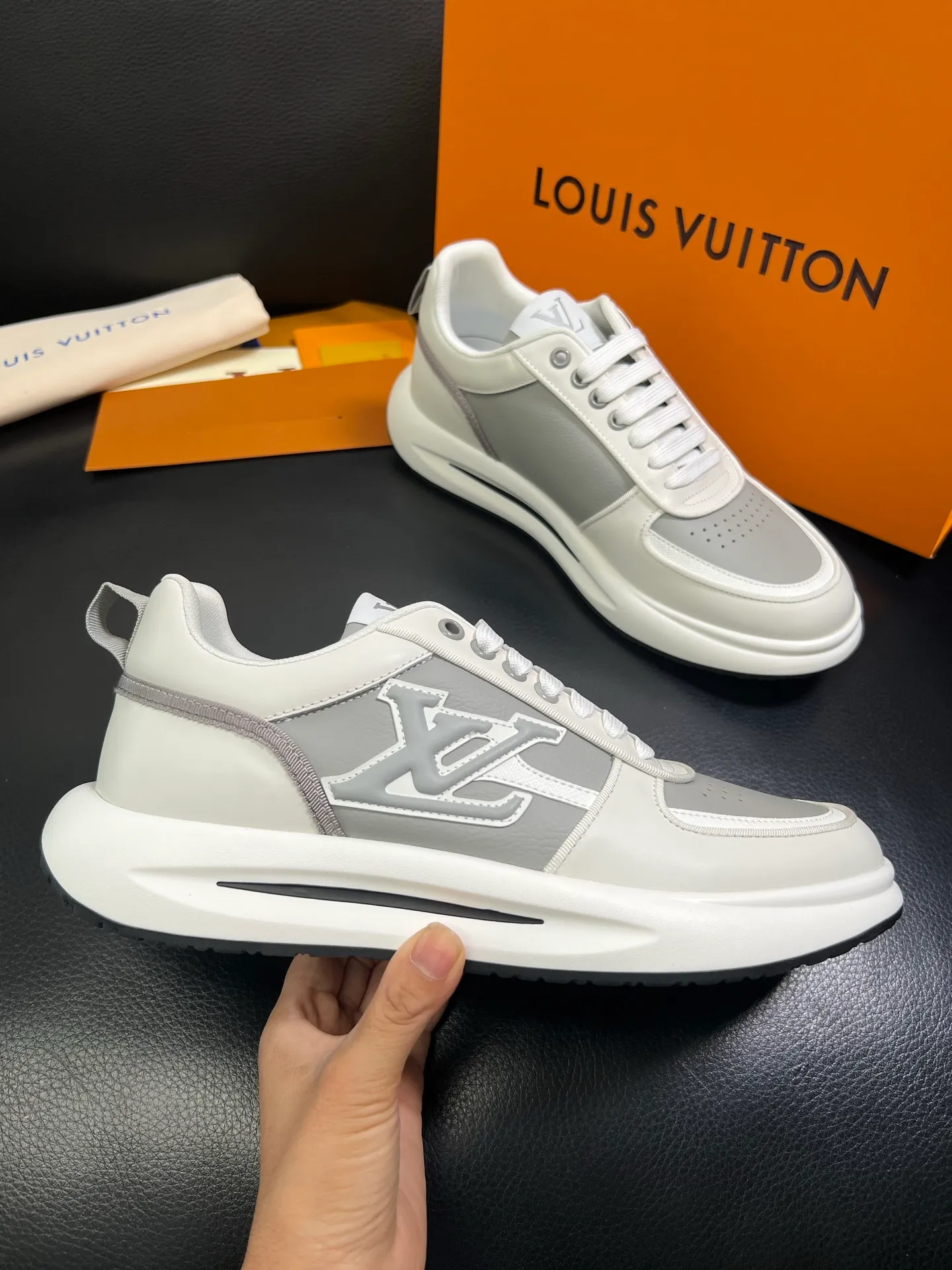 Men's shoes💰800 Lv 🔍Top purchasing agent🇮🇹 Louis Vuitton, the sports sneaker counter is synchronized, the uppers are imported from Italy, high-quality splicing colorful and complex crafts, the imported mesh padding is soft and comfortable, soles: original soles specially provided by the original factory, T men's men's shoes 💰U exclusive movable molded soles are super comfortable, original factory and single goods, 🔍🔍high quality, you can enter and exit the counter at will, welcome to compare, code number 38-44 (customized 45) 85871